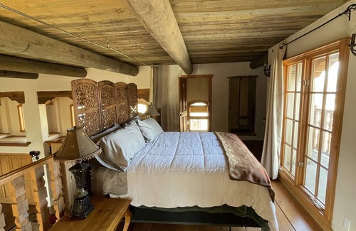Los Ranchos de Albuquerque Bed & Breakfast | Dragonfly Chapel @ SantuaRio Grande - Private Luxury Casa