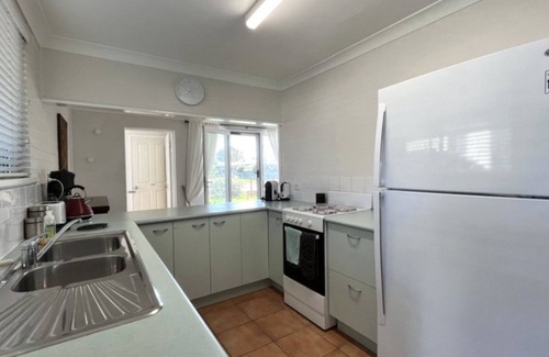 Golden Beach House | Drakes Hideaway - Pet friendly 3 bedroom unit on the ground floor