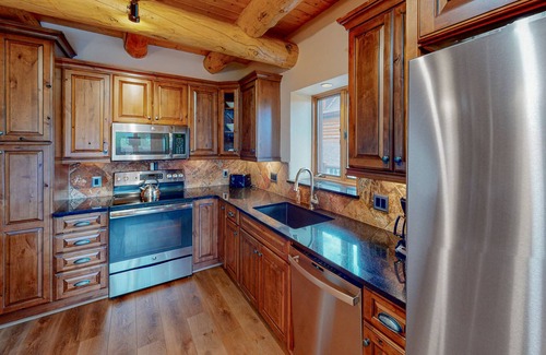 Baldy Mountain Cabin | Dramatic log home with beautiful Breckenridge views, hot tub, & fireplace