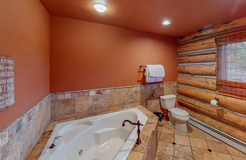 Baldy Mountain Cabin | Dramatic log home with beautiful Breckenridge views, hot tub, & fireplace