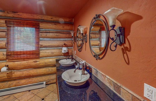 Baldy Mountain Cabin | Dramatic log home with beautiful Breckenridge views, hot tub, & fireplace