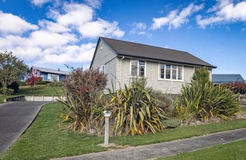 Ohakune House | Drasko's Den - Ohakune Holiday Home