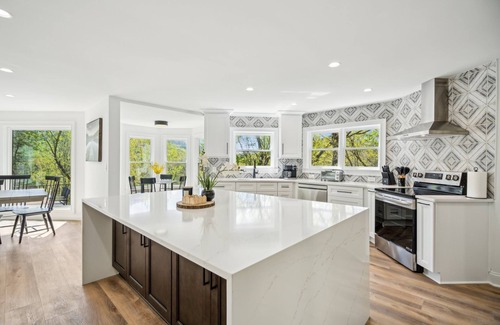 Jasper House | Dream Home in Jasper – 5 bedroom Stunner with Space & Style