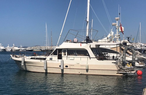Sant'Antioco Boat Rental | Dream House Boat in the center of the town