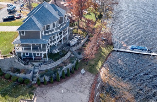 Melrose House | Dream Lakehouse on Congamond Lakes