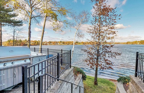 Melrose House | Dream Lakehouse on Congamond Lakes