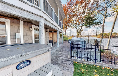 Melrose House | Dream Lakehouse on Congamond Lakes