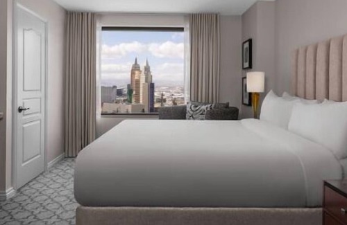 Las Vegas Hotel | Dream Las Vegas Retreat Steps from the Strip!