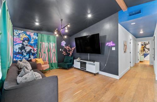 MLK House | Dream Stay with Pool for up to 20 Guests Mins to DT Austin