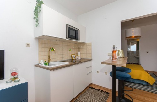 Zupa dubrovacka Apartment | Dreamhouse Soline Sea View, Pool and Jacuzzi Yellow Apartment