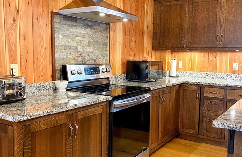 Maryland Cabin | Dreams Park/All Star- Sunset Lodge at Old World Village