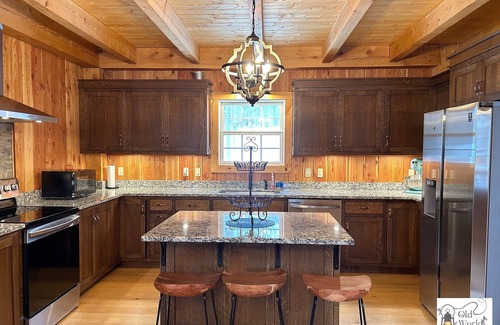 Maryland Cabin | Dreams Park/All Star- Sunset Lodge at Old World Village