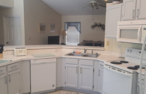 Lindfields Villa | 'Dreamstay' 4 BR Exec Single Story Home with Pool-Near Disney