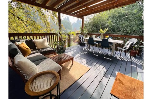 West Hazel Dell House | Dreamy 1/2 acre estate in the city with Guest House!
