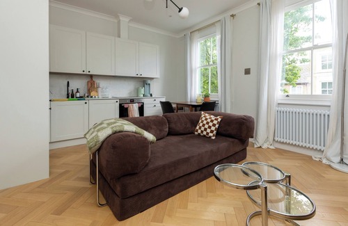 North Kensington Apartment | Dreamy 1BD Home in Notting Hill