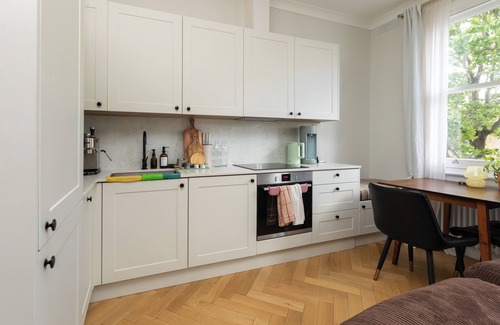 North Kensington Apartment | Dreamy 1BD Home in Notting Hill