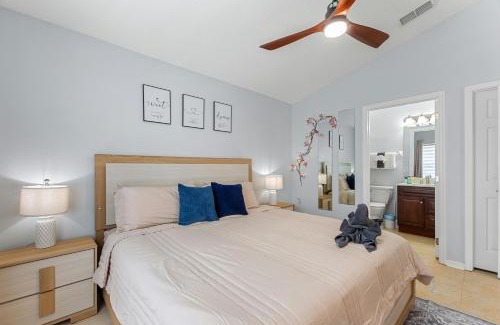 Haines City House | Dreamy 3BR, Pool,Golf, Disney, Universal, Legoland