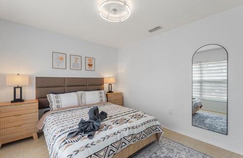 Haines City House | Dreamy 3BR, Pool,Golf, Disney, Universal, Legoland