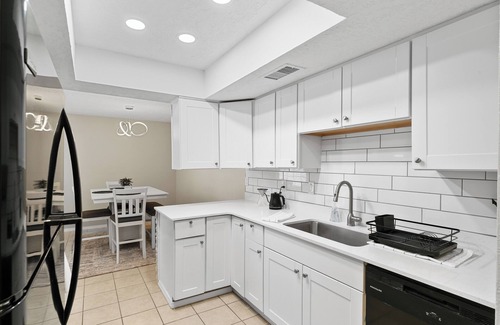 Paradise Hills Civic House | DREAMY Balloon Fiesta Albuquerque getaway! -local food, hiking & great views-