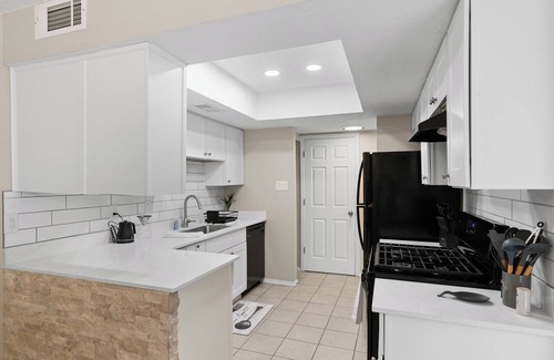 Paradise Hills Civic House | DREAMY Balloon Fiesta Albuquerque getaway! -local food, hiking & great views-