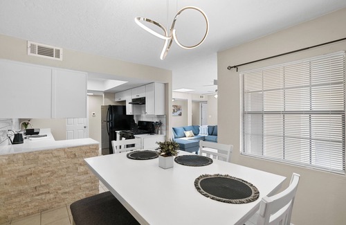 Paradise Hills Civic House | DREAMY Balloon Fiesta Albuquerque getaway! -local food, hiking & great views-