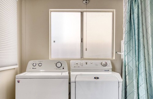 Burlingame Apartment | Dreamy Burlingame 1BR House w/ A/C & W/D, nr Caltrain, by Blueground