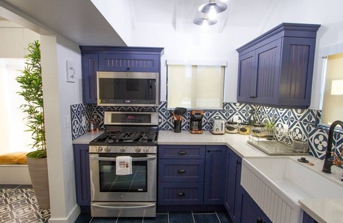 North Hollywood Villa | Dreamy Farmhouse in Studio City