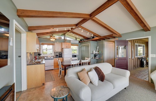 Arlington Cabin | Dreamy Lake Poinsett Cabin w/Deck, Dock & Views!