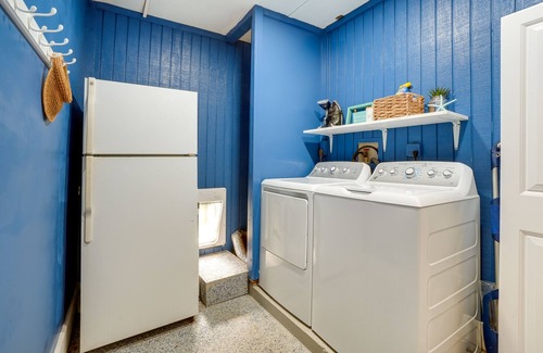 Palm Harbor Cottage | Dreamy Palm Harbor Cottage, Steps to Crystal Beach