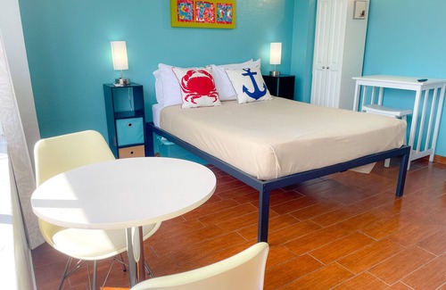 McCully - Moiliili Condo | Dreamy Waikiki Monarch Studio | Pool + Gym