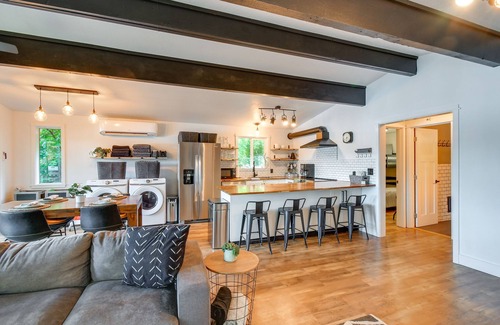 Olympia Cabin | Dreamy Wooded Cabin with Private Beach & Kayaks!