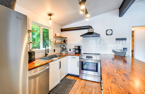 Olympia Cabin | Dreamy Wooded Cabin with Private Beach & Kayaks!