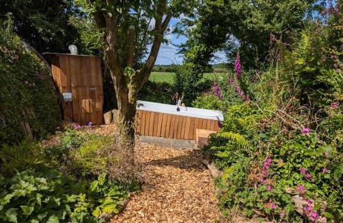 Widegates House | Dreckly cabin - Lydcott Glamping with Cornish sea views