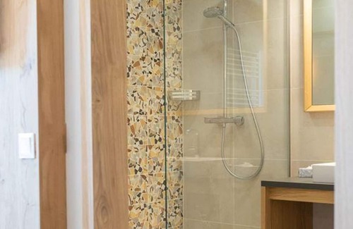 Altfinkenstein House | Dreibettzimmer Superior - Finkensteiner Hof, Dion Hotels & Resorts Gmbh