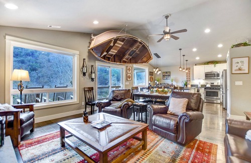 Gold Hill House | Drift Away - A beautiful River front home in Southern Oregon