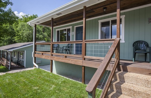 Branson Cabin | Driftwater Resort Cabin #9 with Lake Taneycomo Access & Pool!