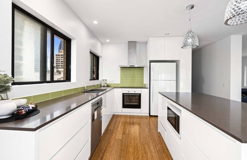 Surfers Paradise Apartment | Driftwood Apartments - Wow Stay