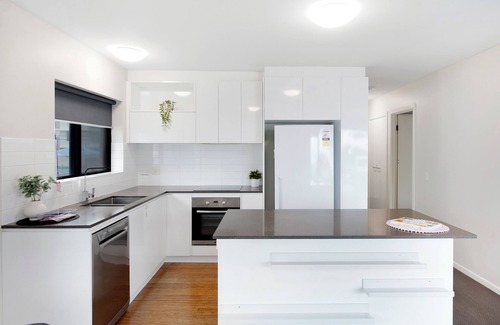 Surfers Paradise Apartment | Driftwood Apartments - Wow Stay