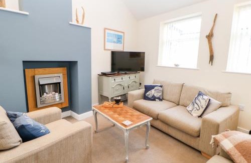 Amble Apartment | Driftwood Apartment