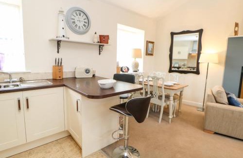 Amble Apartment | Driftwood Apartment