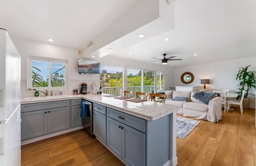 Summerland Apartment | Driftwood Club - Oceanviews, BBQ, Pet Friendly