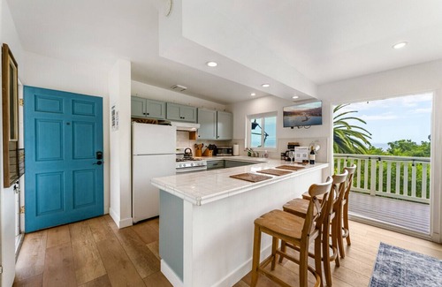 Summerland Apartment | Driftwood Club - Oceanviews, BBQ, Pet Friendly