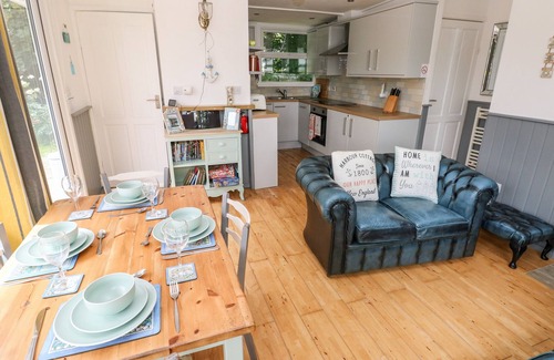 Roch Cottage | DRIFTWOOD, family friendly, with a garden in Roch