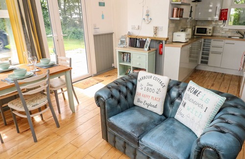 Roch Cottage | DRIFTWOOD, family friendly, with a garden in Roch