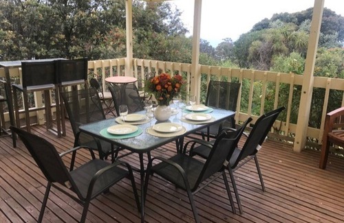 Dromana House | Dromana Seabreeze is a 3 minute drive to the beach and wineries