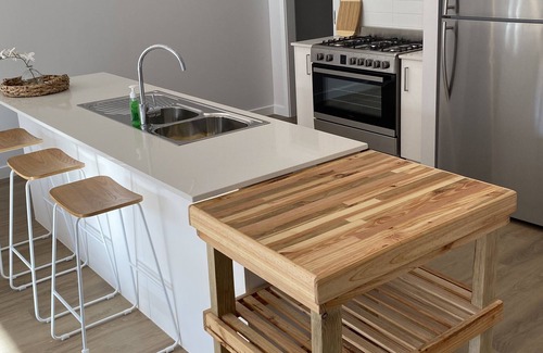 Drysdale House | Drysdale Delight - Brand new townhouse right in the middle of town