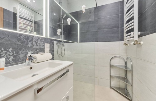 Fabryczna Apartment | Drzewieckiego Apartments by Renters