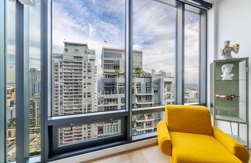 Vernon Condo | DTLA Bliss Views, Pool, Free Parking