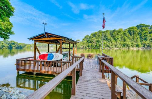 Piney Flats House | Duck and Bugs Cabin on Boone Lake with Boat Dock!