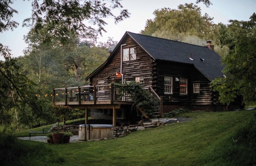 Town of Marbletown House | Duck Pond Lodge: Classic Log Charm | Hot Tub